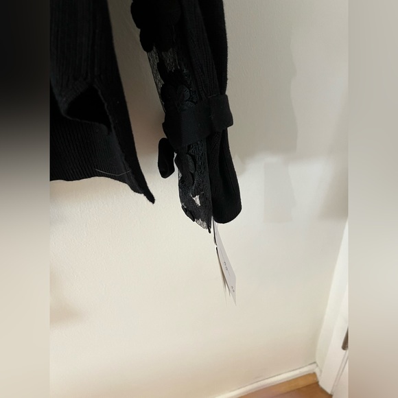 French Connection Caballo
Floral-Lace Sleeve Sweater NWT XS - Picture 7 of 7